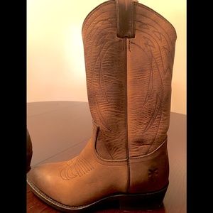 FRYE  New Never worn women’s size 6 cowboy boots